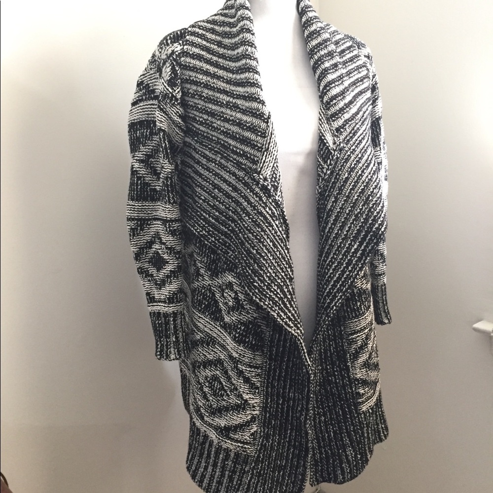 Black & white aztec patterned draped collar sweater cardigan